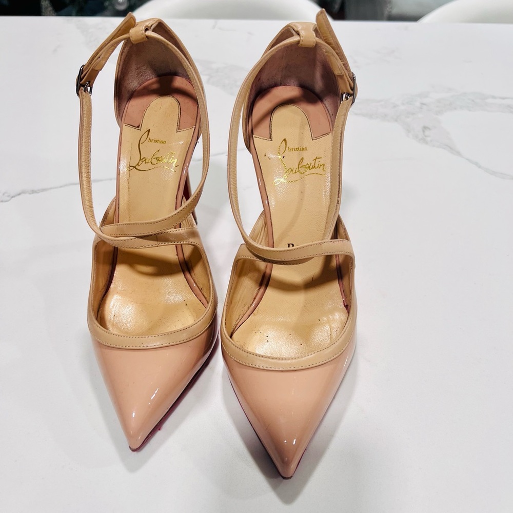 CL, tan, wrap-around ankle, 100 mm stiletto heel.